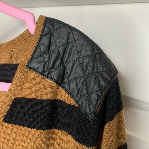 H&M | CAMEL AND BLACK STRIPED 3/4 LENGTH TOP - Picture 2 of 8